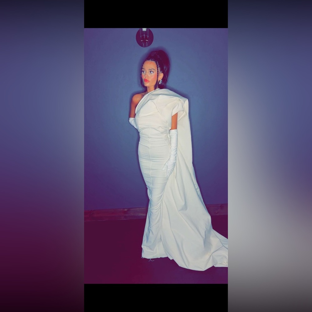 Rick Owens $4,690 Off-White One-Shoulder Draped Cape Gown